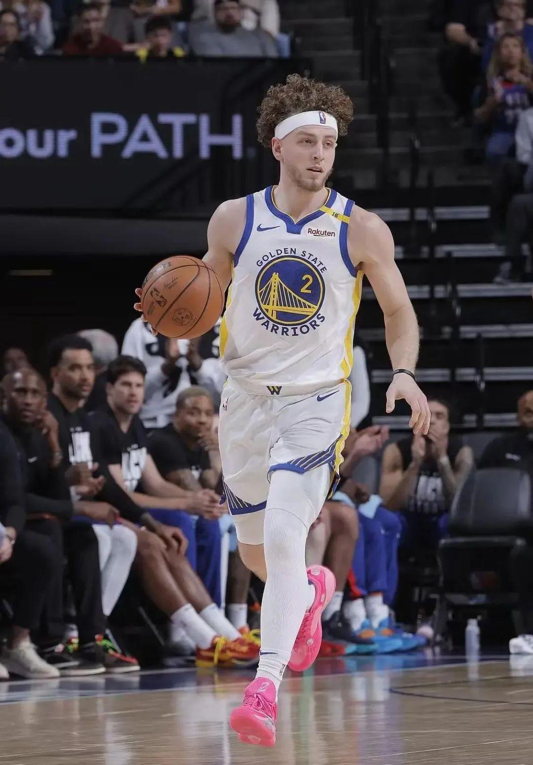 关于独行侠后卫失守!三分命中率急剧下降,摆烂风波的信息 关于独行侠后卫失守!三分命中率急剧下降,摆烂风波的信息