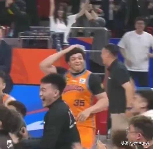 关于广东队遭遇不利局面,成为焦点话题的信息 关于广东队遭遇不利局面,成为焦点话题的信息