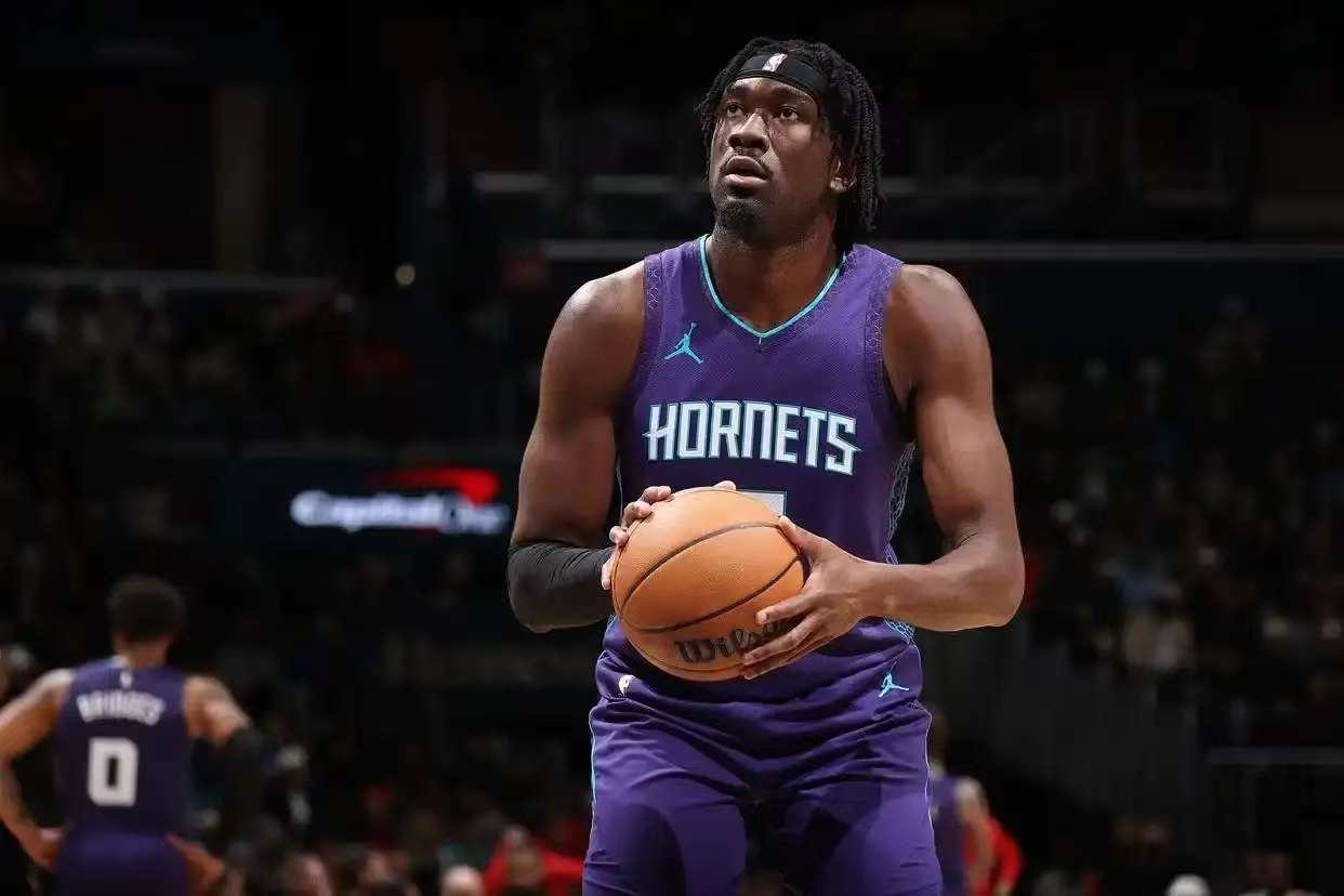 雄鹿内线强势抢板，全队士气高涨的简单介绍