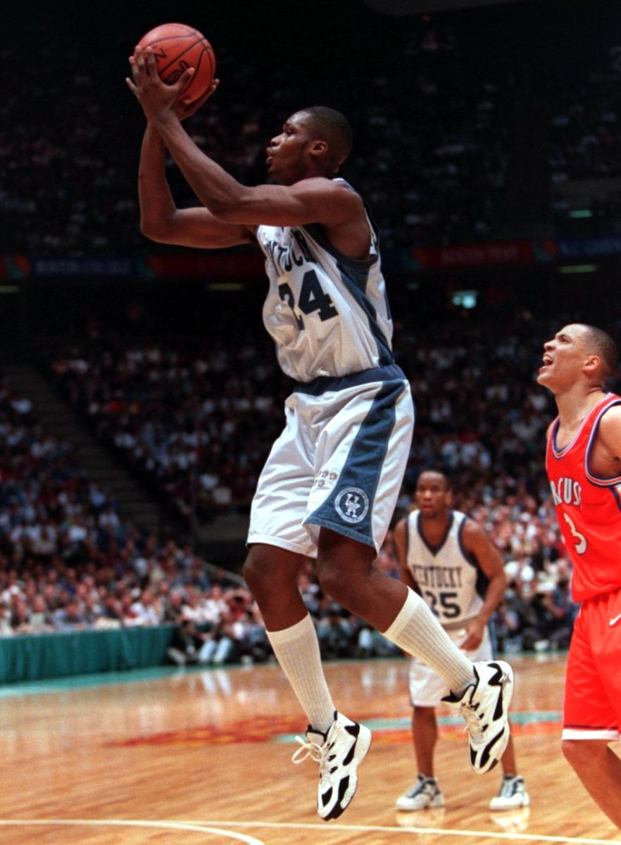 凯尔特人球员沃克受伤在家休养