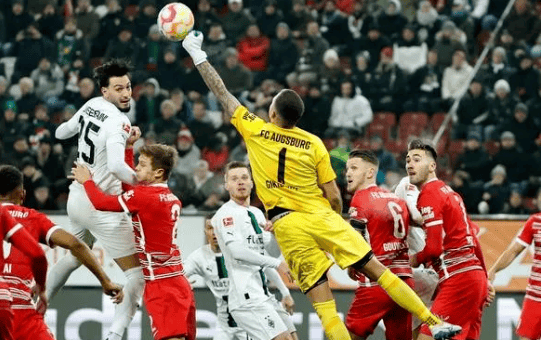 奥格斯堡客场逆转获胜,距离欧战资格更近了的简单介绍 奥格斯堡客场逆转获胜,距离欧战资格更近了的简单介绍