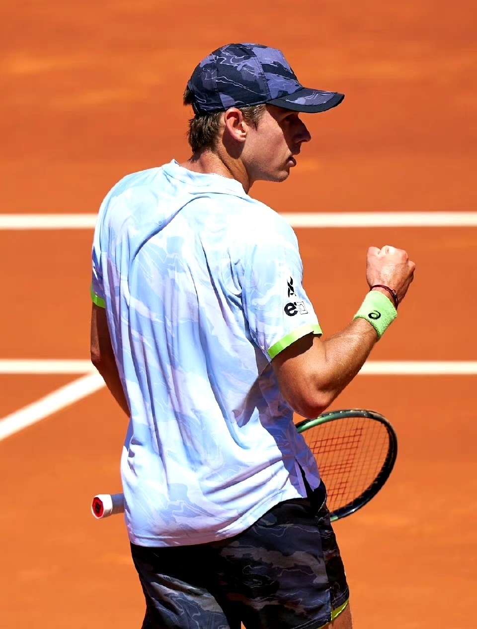 捷克举重选手实力激战再夺冠军的简单介绍 捷克举重选手实力激战再夺冠军的简单介绍