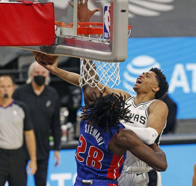 开拓者主场不敌马刺惨遭逆转的简单介绍 开拓者主场不敌马刺惨遭逆转的简单介绍