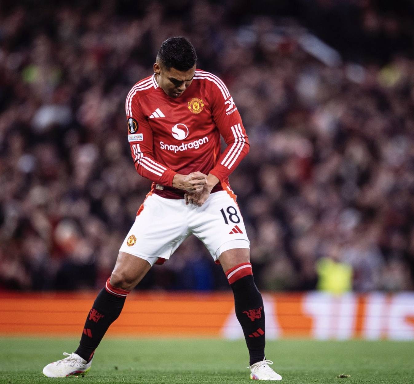 夺冠热门球队不败神话，晋级四强