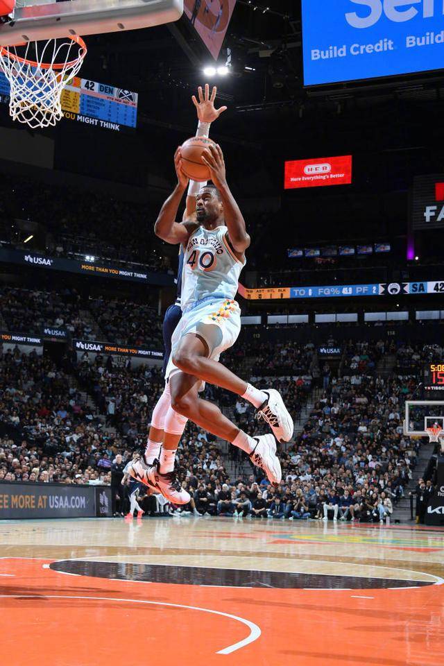 马刺主场告负,开拓者客场拿下关键胜利 马刺主场告负,开拓者客场拿下关键胜利