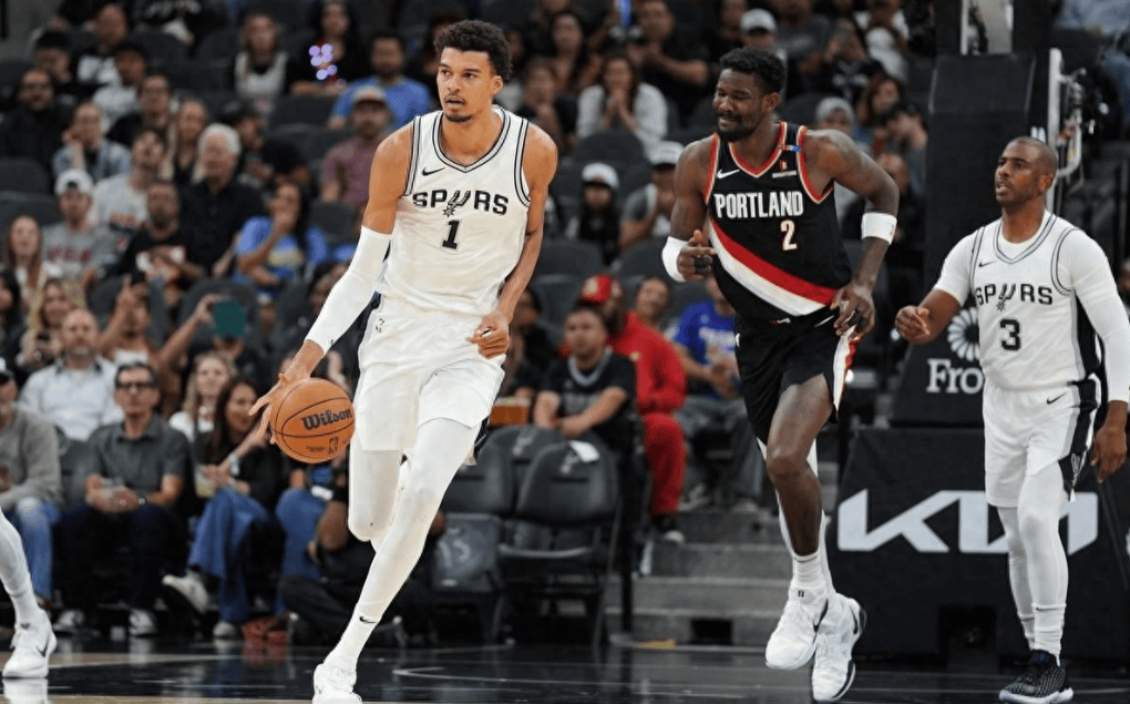 马刺主场告负,开拓者客场拿下关键胜利 马刺主场告负,开拓者客场拿下关键胜利