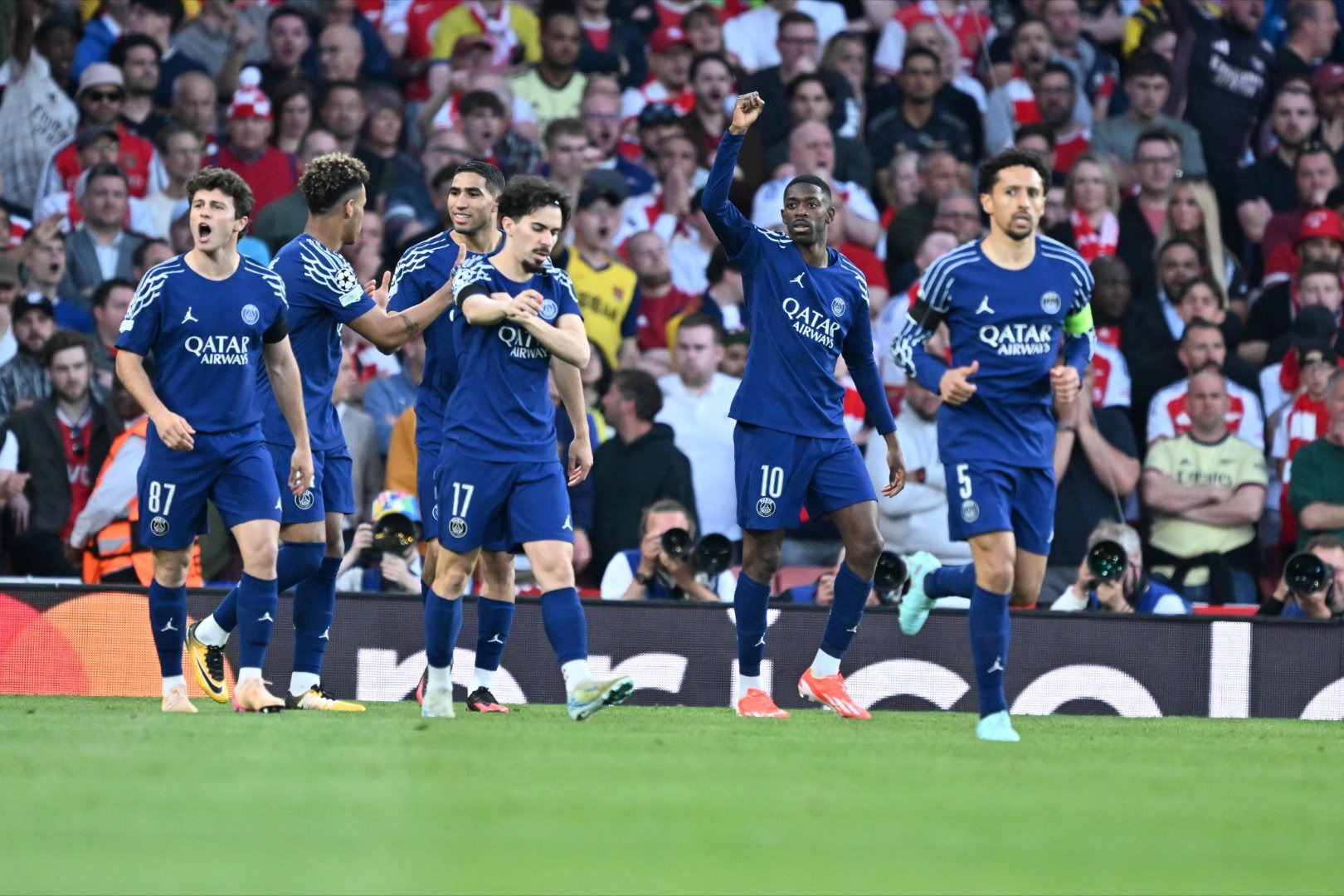 巴黎圣日耳曼球队备战欧冠赛