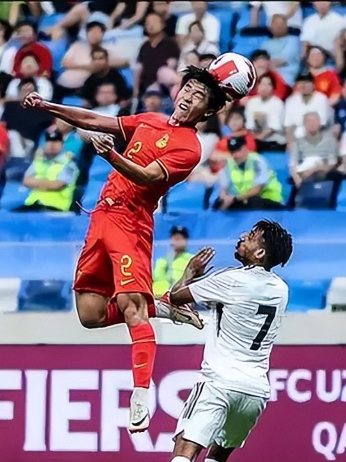 包含首发阵容出人意料，球员表现优异拉开差距的词条