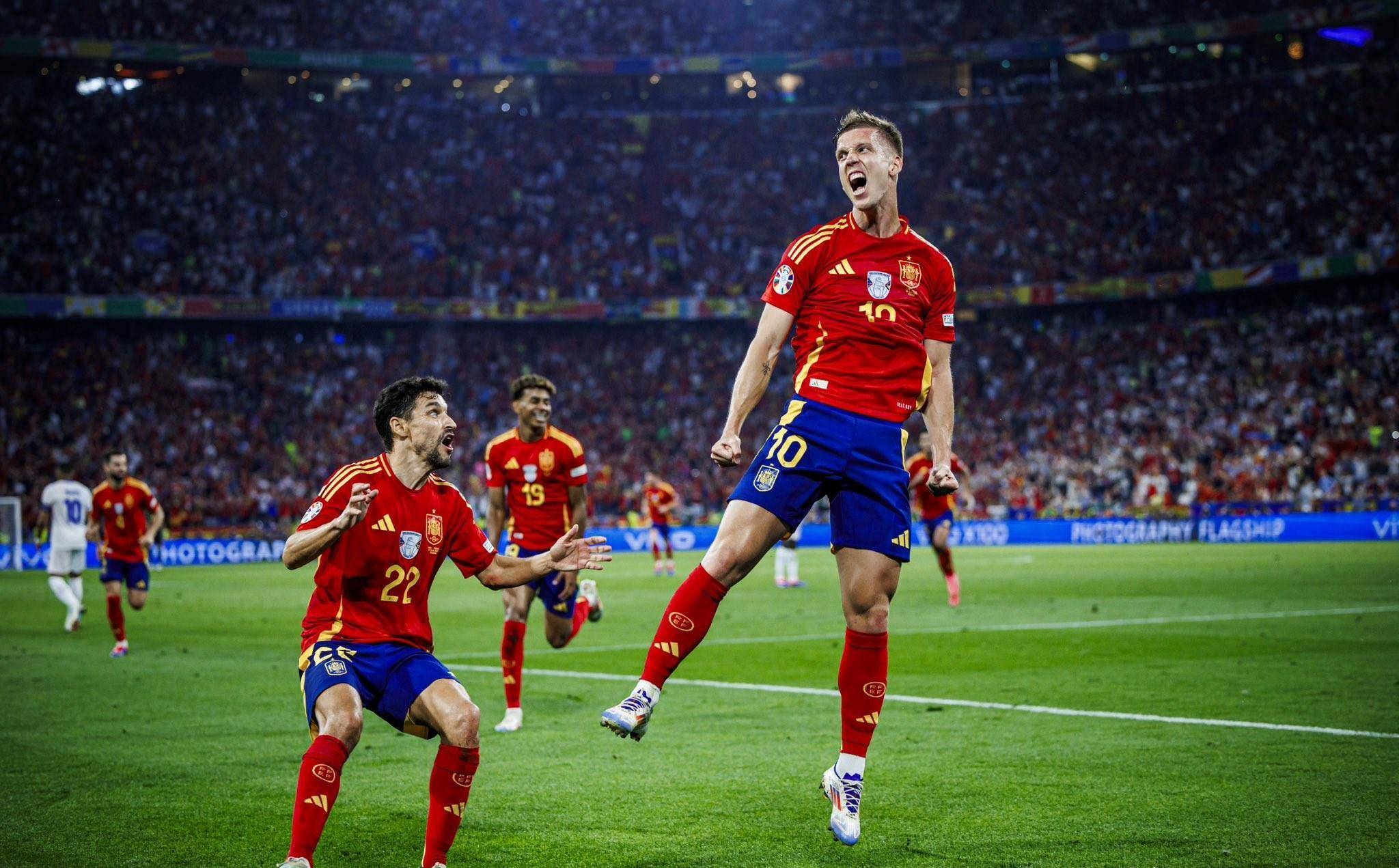 西班牙队在国际比赛中奋力争胜！