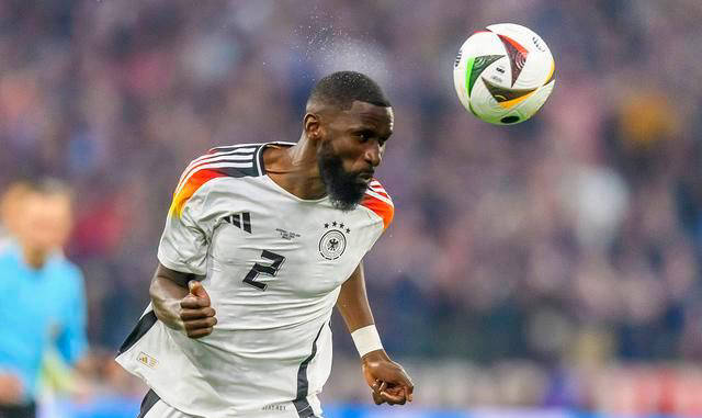 欧洲球队逆转获胜,壮举震撼全场观众 欧洲球队逆转获胜,壮举震撼全场观众