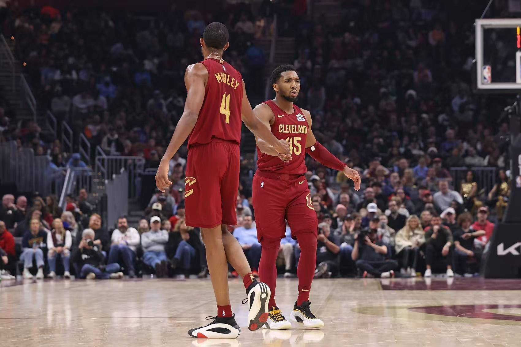 猛龙对战凯尔特人:伦纳德领军大战沃克 猛龙对战凯尔特人:伦纳德领军大战沃克