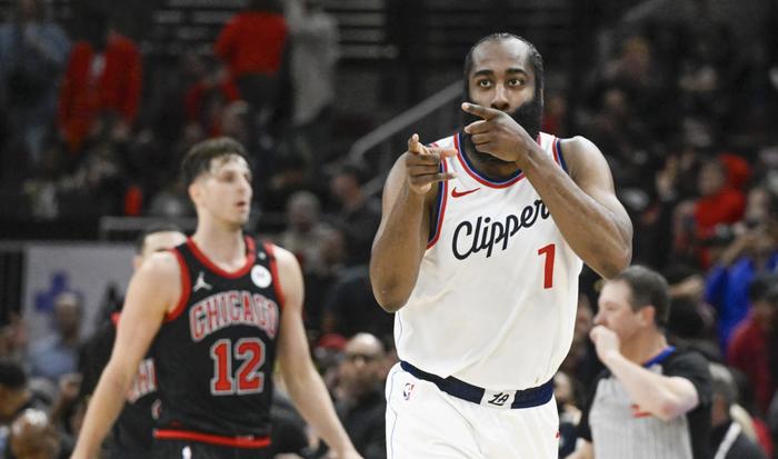 火箭大胜马刺,哈登砍下40分 火箭大胜马刺,哈登砍下40分