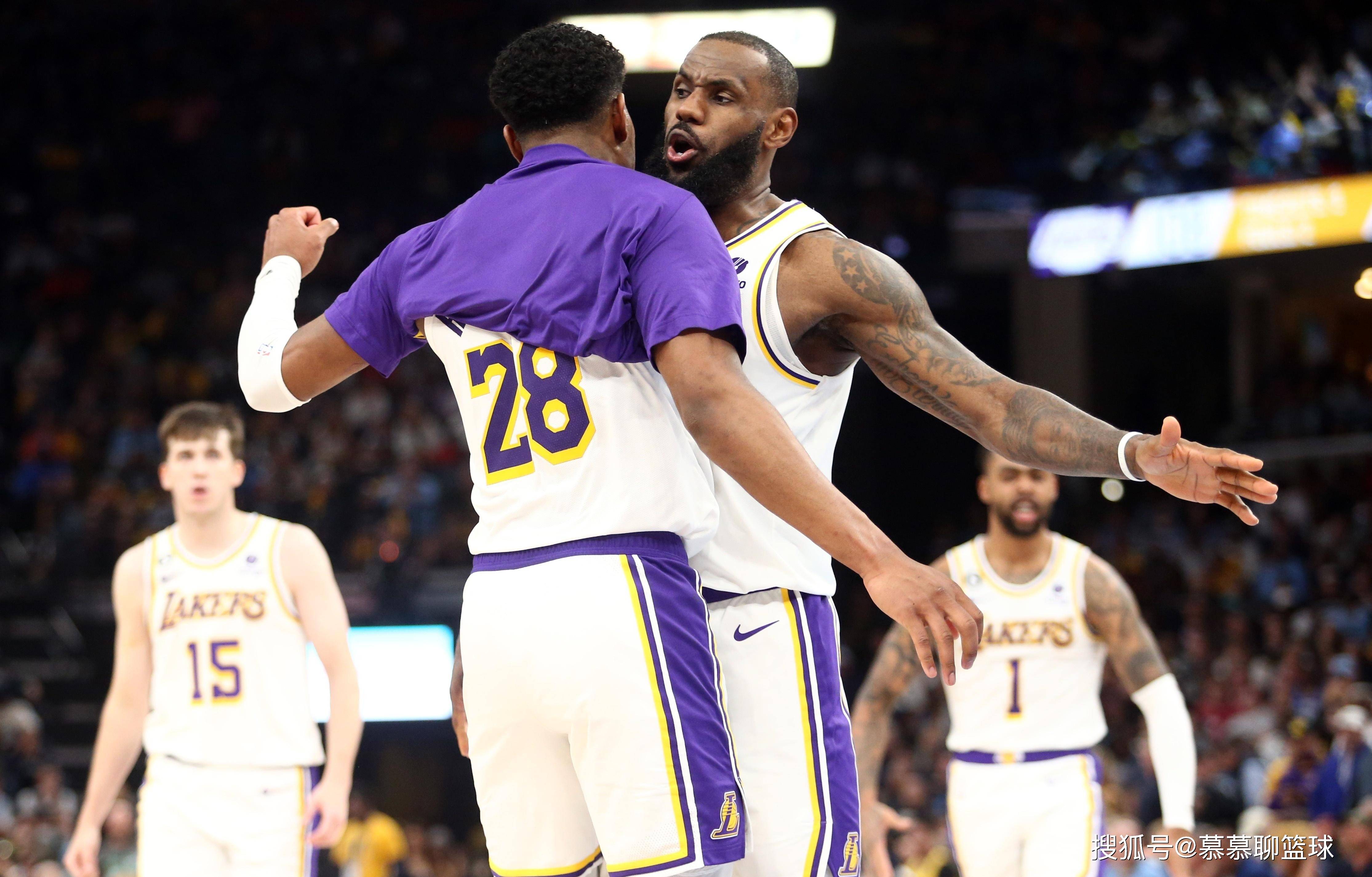 湖人胜灰熊，詹姆斯砍下三双